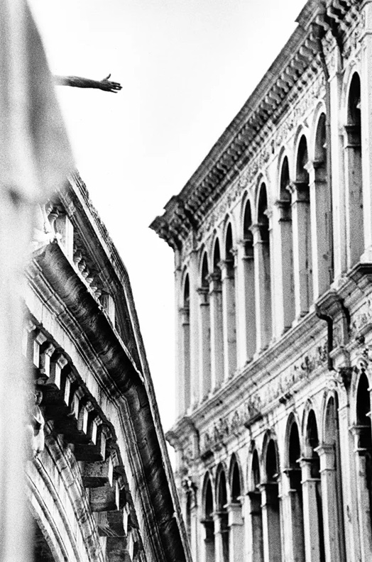 Renato-D_Agostin-04-The-beautiful-Cliche-2011-galerieLWS